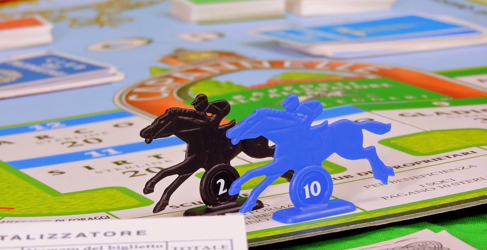 playing-horse-racing-board